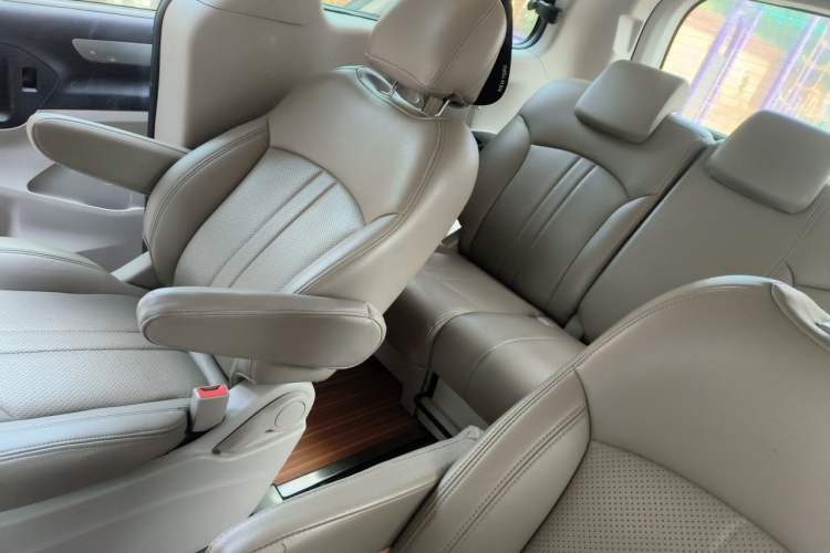 Used SAIC MAXUS G10 2014 2.0T Automatic Elite Edition Left Rear Seat
