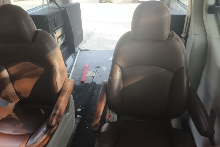Used SAIC MAXUS G10 2014 2.0T Automatic Elite Edition Left Rear Seat