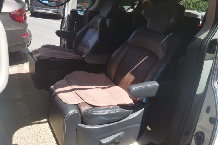 Used SAIC MAXUS G10 2014 2.0T Automatic Luxury Executive Edition Left Rear Seat