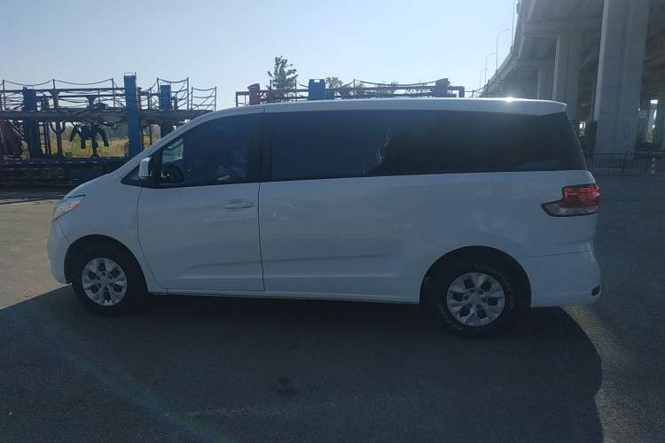 Used SAIC MAXUS G10 2014 2.4L Manual Elite Edition Left Side