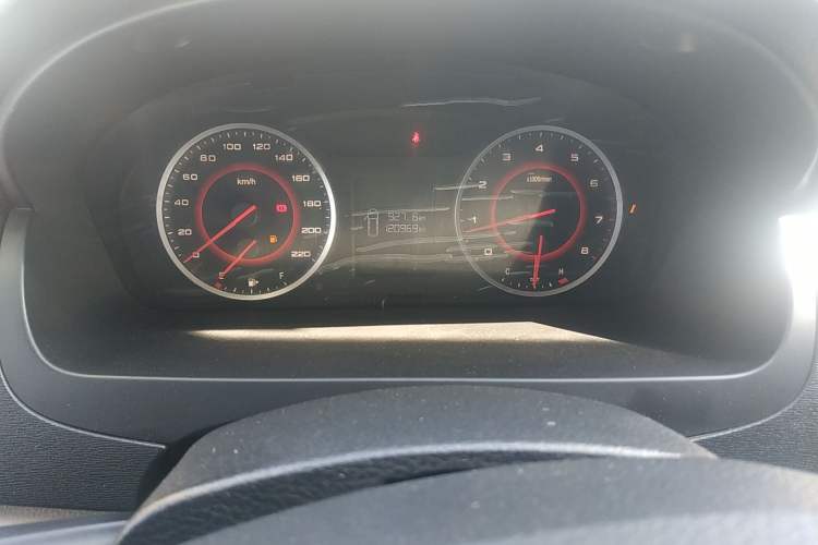 Used SAIC MAXUS G10 2014 2.4L Manual Elite Edition Odometer Close Up