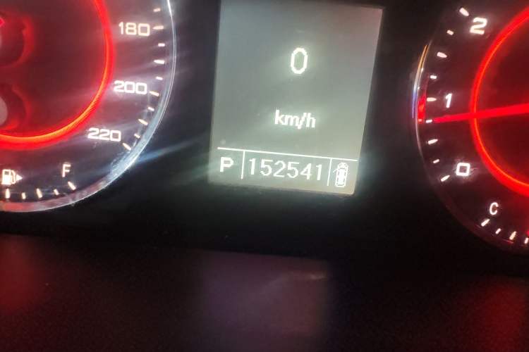 Used SAIC MAXUS G10 2014 2.0T Automatic Luxury Edition Odometer Close Up
