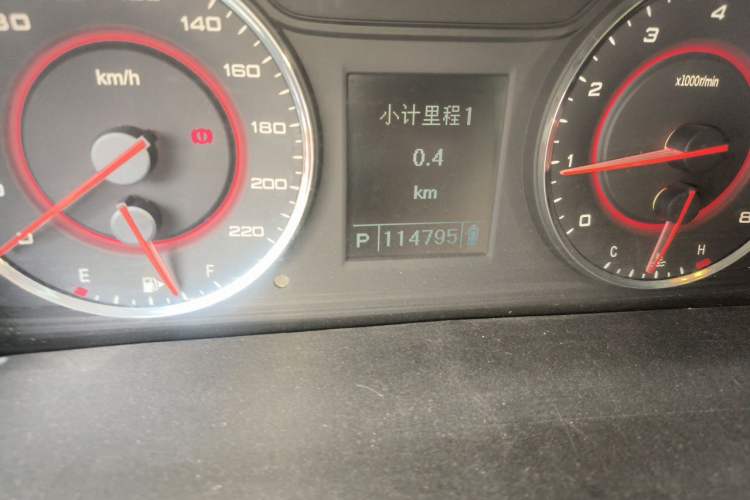 Used SAIC MAXUS G10 2014 2.0T Automatic Elite Edition Odometer Close Up