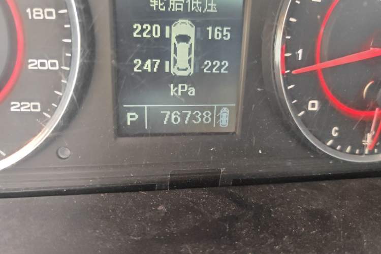 Used SAIC MAXUS G10 2014 2.0T Automatic Executive Edition Odometer Close Up