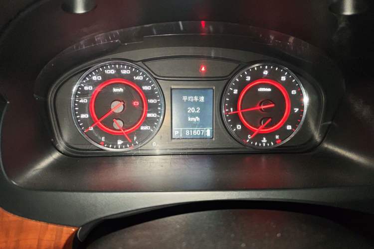 Used SAIC MAXUS G10 2014 2.0T Automatic Luxury Executive Edition Odometer Close Up