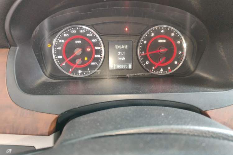 Used SAIC MAXUS G10 2014 2.0T Automatic Luxury Executive Edition Odometer Close Up