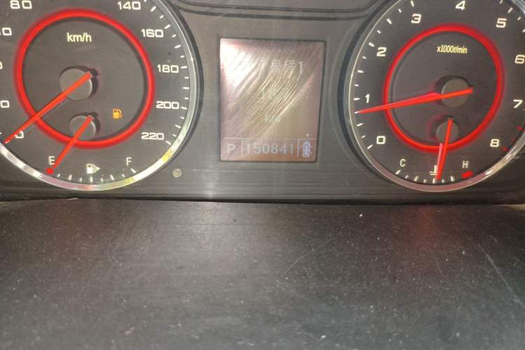 Used SAIC MAXUS G10 2014 2.0T Automatic Elite Edition Odometer Close Up