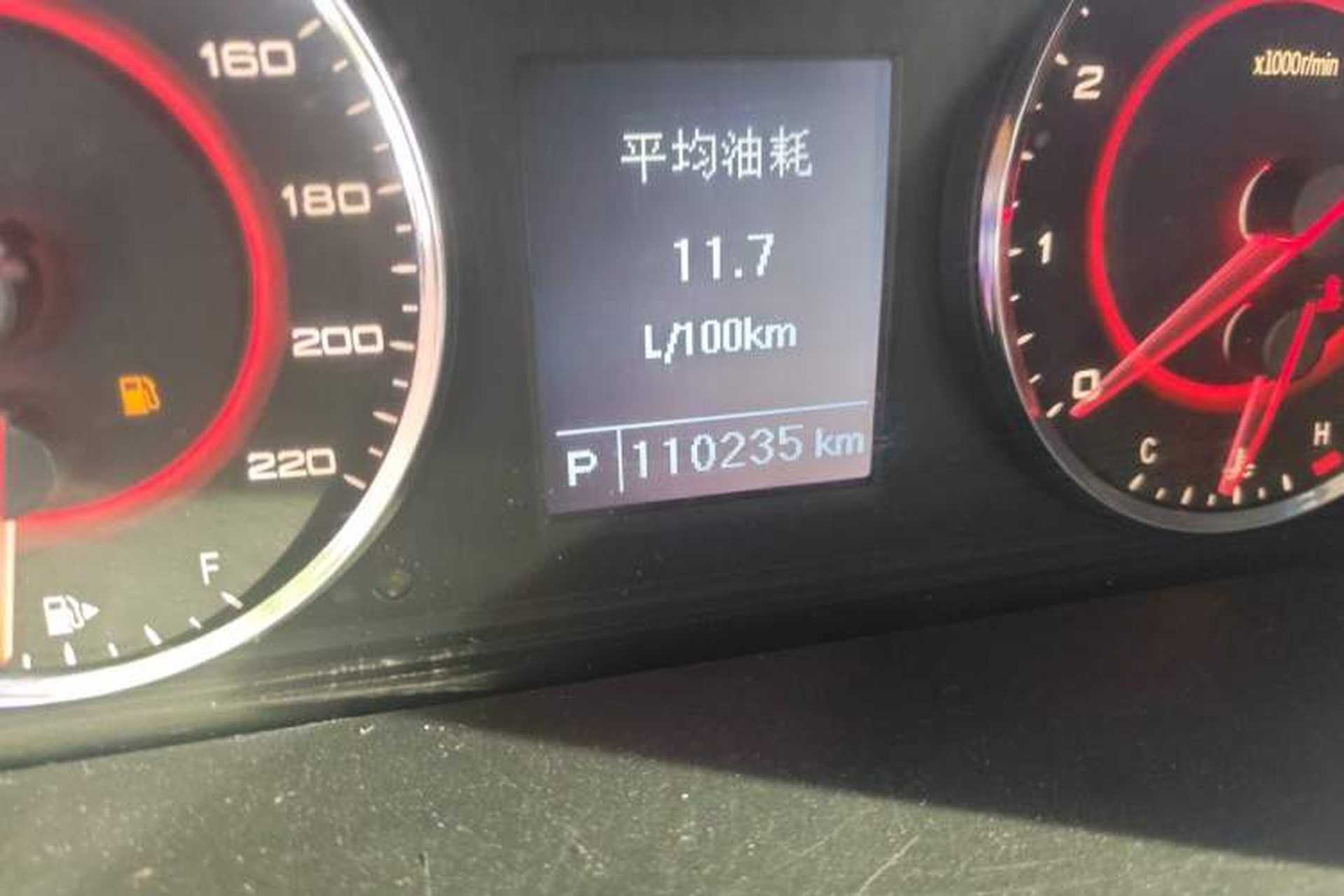 Used SAIC MAXUS G10 2014 2.0T Automatic Elite Edition Odometer Close Up