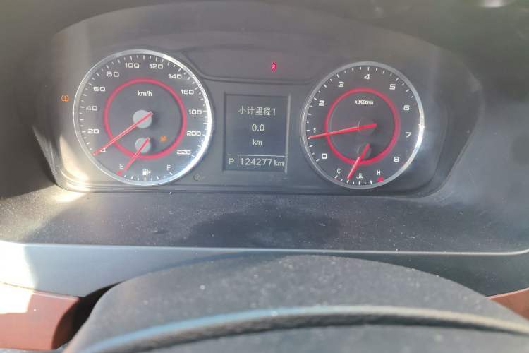 Used SAIC MAXUS G10 2014 2.0T Automatic Executive Edition Odometer Close Up