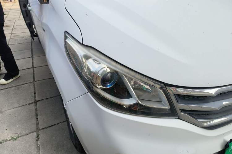 Used SAIC MAXUS G10 2014 2.0T Automatic Elite Edition Right Front Headlight
