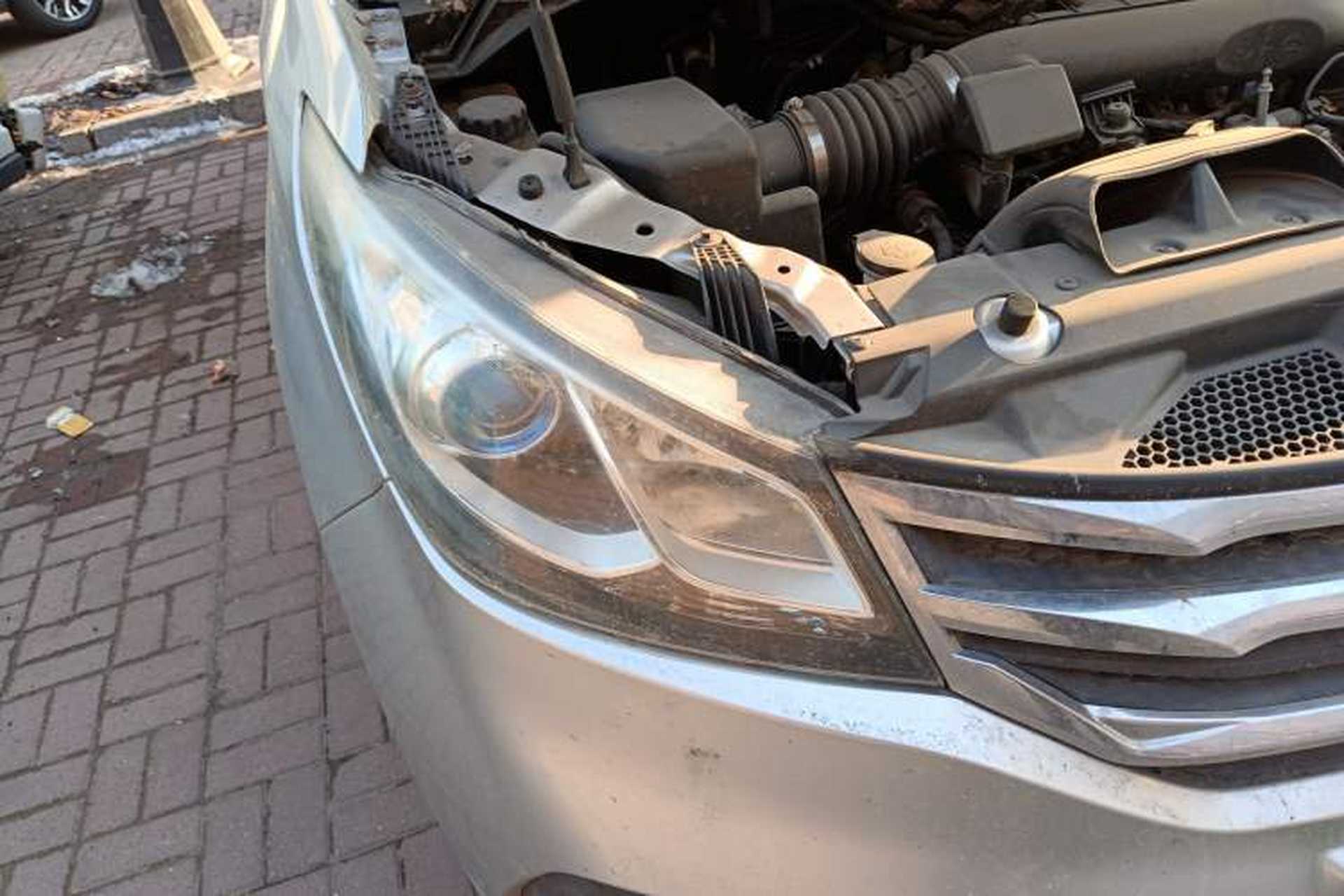 Used SAIC MAXUS G10 2014 2.0T Automatic Elite Edition Right Front Headlight