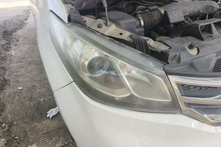 Used SAIC MAXUS G10 2014 2.0T Automatic Elite Edition Right Front Headlight