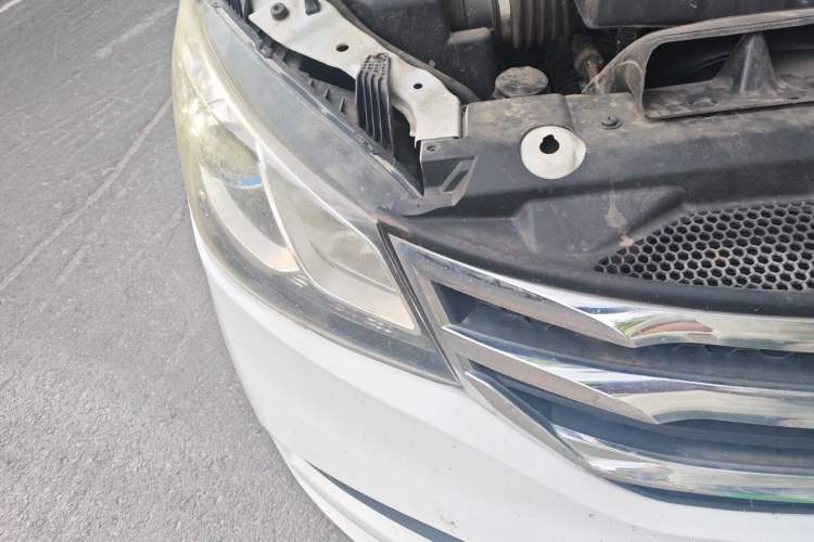 Used SAIC MAXUS G10 2014 2.0T Automatic Elite Edition Right Front Headlight