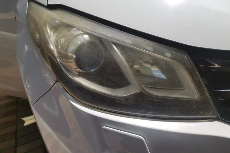 Used SAIC MAXUS G10 2014 2.0T Automatic Luxury Executive Edition Right Front Headlight