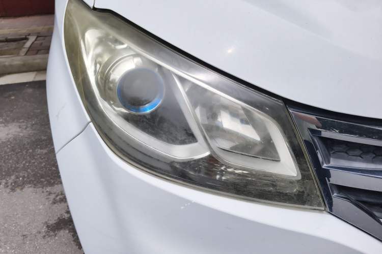 Used SAIC MAXUS G10 2014 2.0T Manual Elite Edition Right Front Headlight