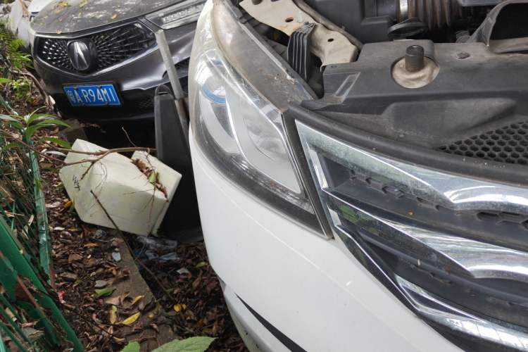 Used SAIC MAXUS G10 2014 2.0T Manual Elite Edition Right Front Headlight