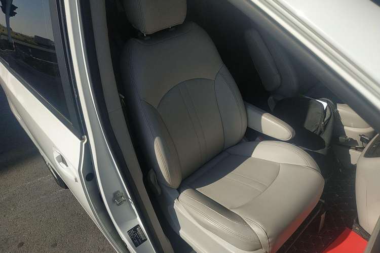 Used SAIC MAXUS G10 2014 2.4L Manual Elite Edition Right Front Seat