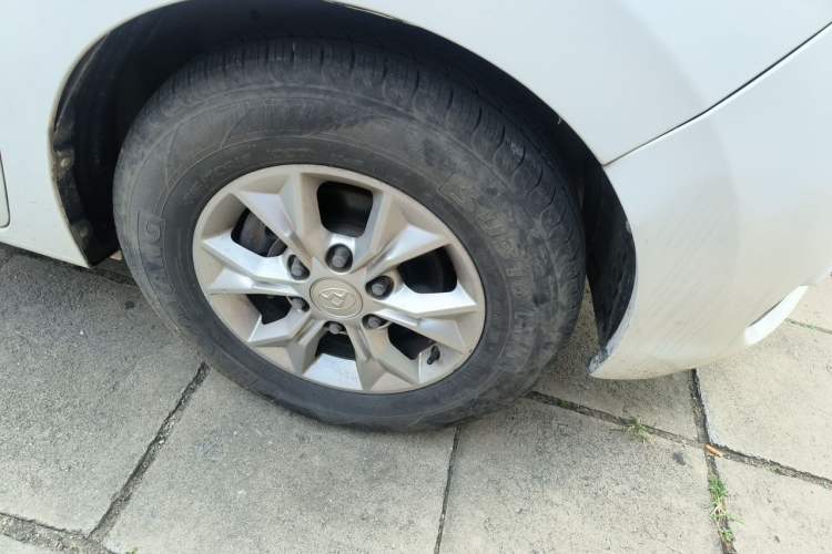 Used SAIC MAXUS G10 2014 2.0T Automatic Elite Edition Right Front Wheel Hub