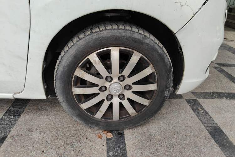 Used SAIC MAXUS G10 2014 2.0T Automatic Luxury Executive Edition Right Front Wheel Hub
