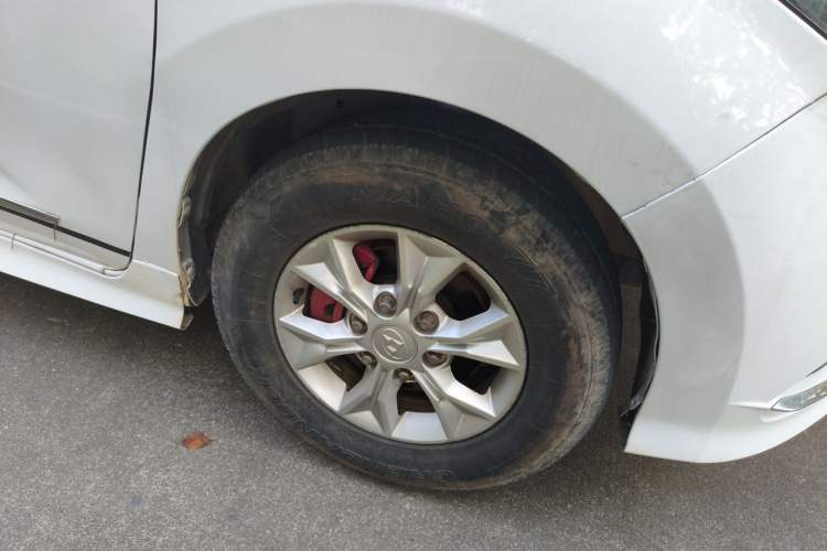 Used SAIC MAXUS G10 2014 2.0T Automatic Elite Edition Right Front Wheel Hub