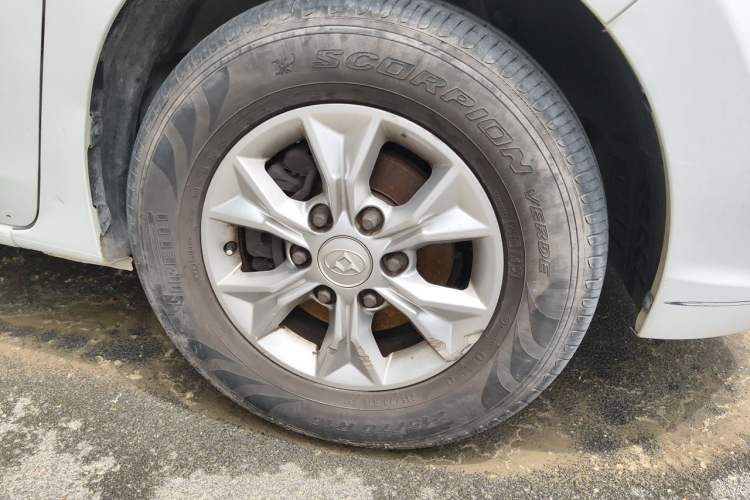 Used SAIC MAXUS G10 2014 2.0T Manual Elite Edition Right Front Wheel Hub
