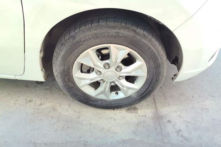 Used SAIC MAXUS G10 2014 2.0T Automatic Executive Edition Right Front Wheel Hub