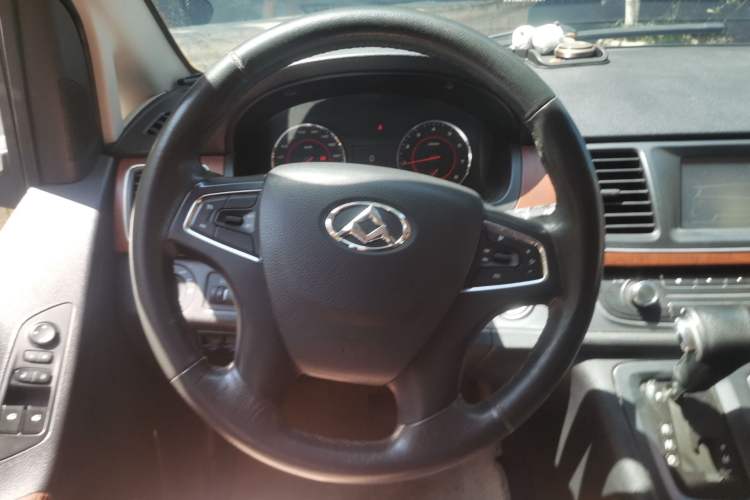 Used SAIC MAXUS G10 2014 2.0T Automatic Luxury Executive Edition Steering Wheel