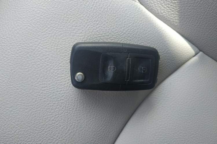 Used SAIC MAXUS G10 2014 2.4L Manual Elite Edition Vehicle Key