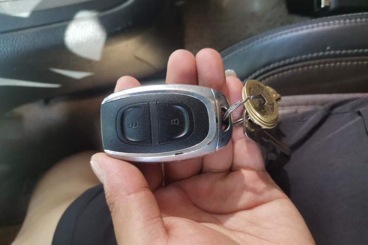 Used SAIC MAXUS G10 2014 2.0T Automatic Luxury Executive Edition Vehicle Key