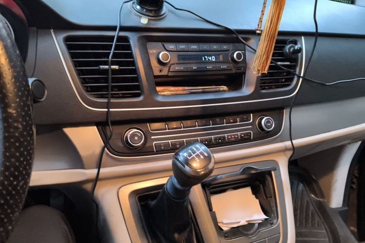 Used SAIC MAXUS G10 2014 2.0T Manual Elite Edition Audio And AC Panel