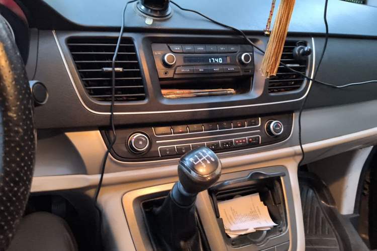 Used SAIC MAXUS G10 2014 2.0T Manual Elite Edition Audio And AC Panel
