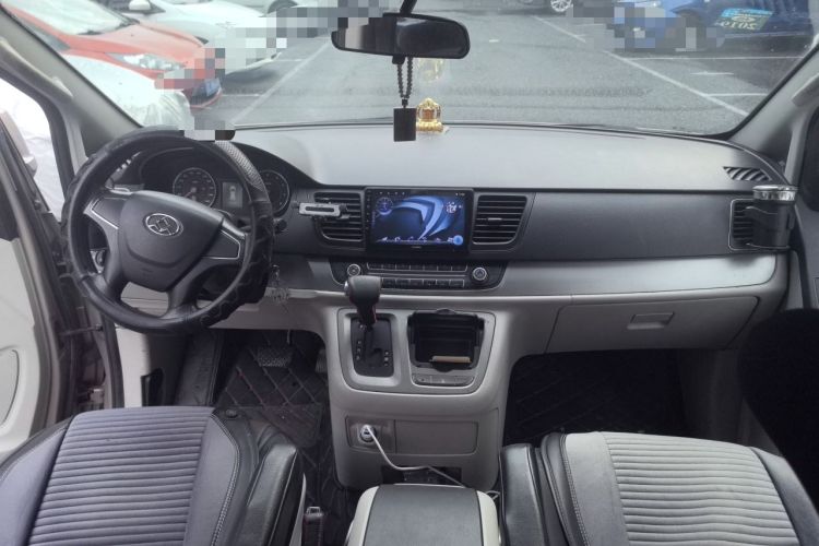 Used SAIC MAXUS G10 2014 2.0T Automatic Elite Edition Center Console