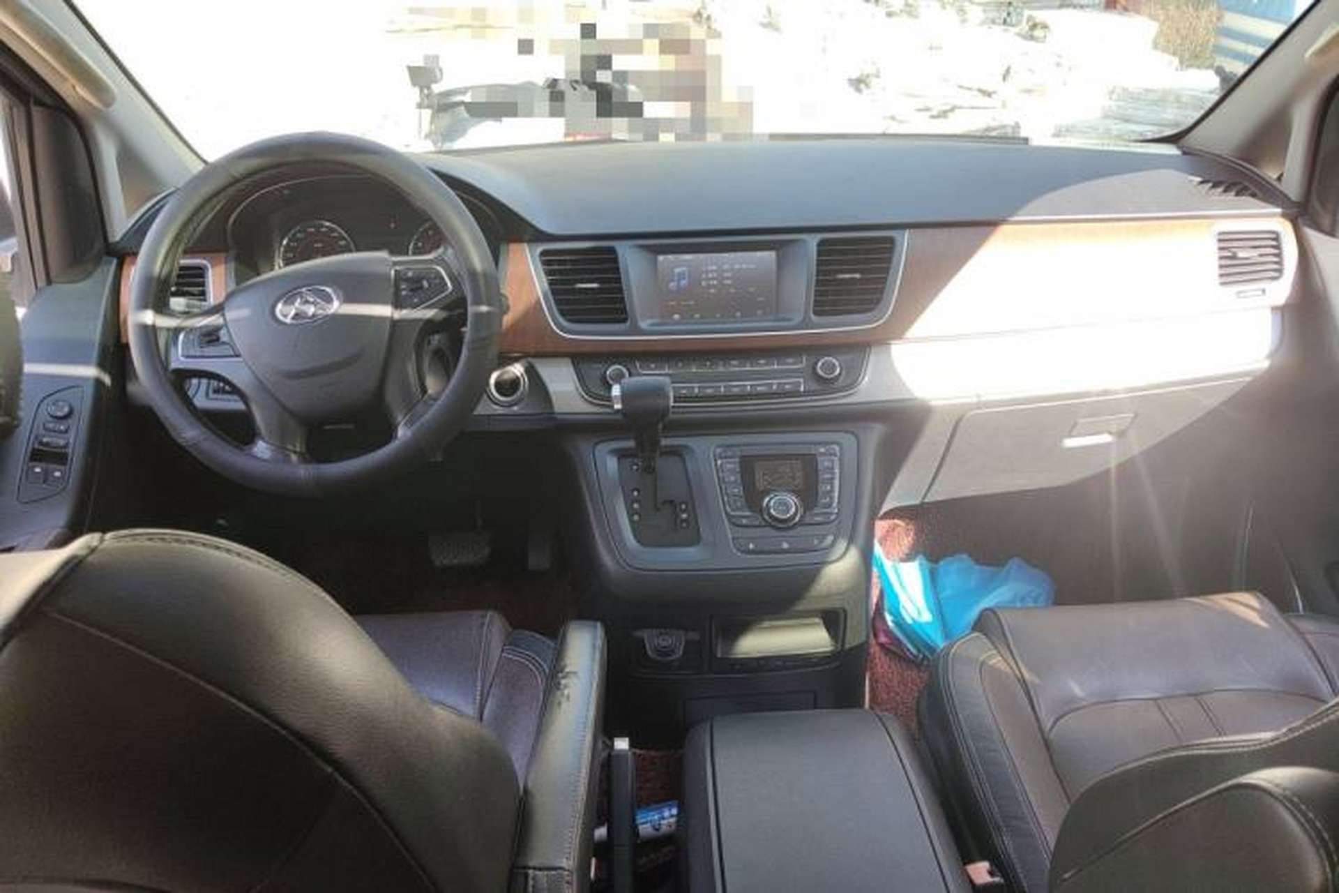 Used SAIC MAXUS G10 2014 2.0T Automatic Luxury Executive Edition Center Console