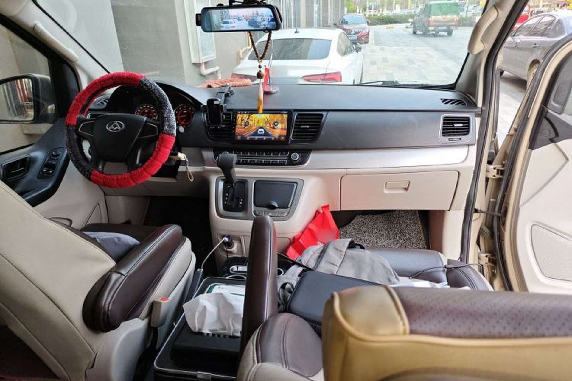 Used SAIC MAXUS G10 2014 2.0T Automatic Elite Edition Center Console