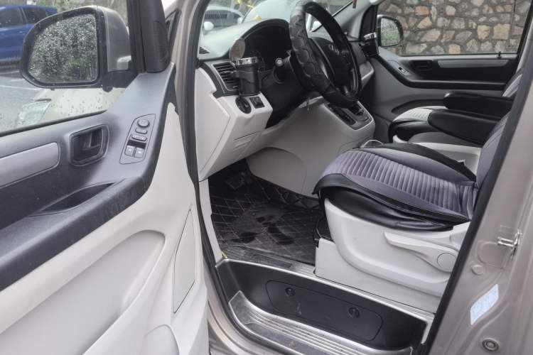 Used SAIC MAXUS G10 2014 2.0T Automatic Elite Edition Driver Seat