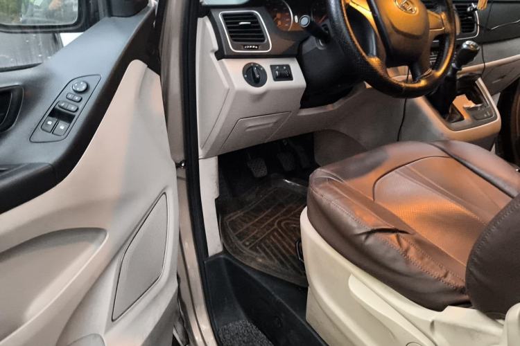 Used SAIC MAXUS G10 2014 2.0T Manual Elite Edition Driver Seat