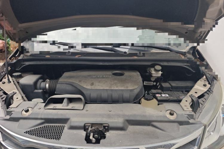Used SAIC MAXUS G10 2014 2.0T Automatic Elite Edition Engine Bay