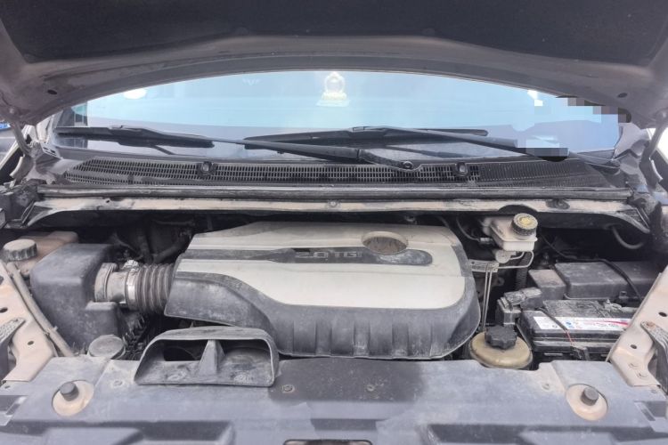 Used SAIC MAXUS G10 2014 2.0T Automatic Elite Edition Engine Bay