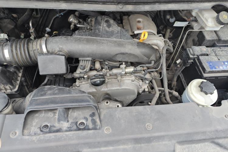 Used SAIC MAXUS G10 2014 2.0T Automatic Elite Edition Engine Bay