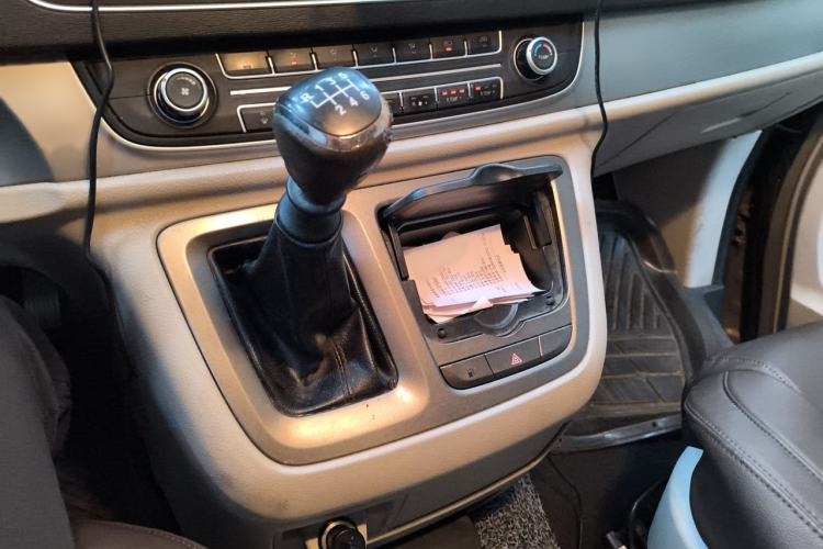 Used SAIC MAXUS G10 2014 2.0T Manual Elite Edition Gear Lever