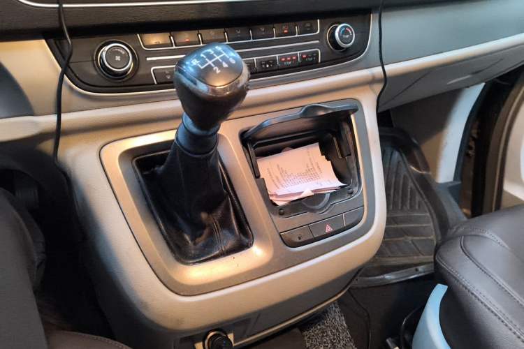 Used SAIC MAXUS G10 2014 2.0T Manual Elite Edition Gear Lever