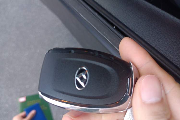 Used SAIC MAXUS G10 2014 2.0T Automatic Luxury Executive Edition Interior 1