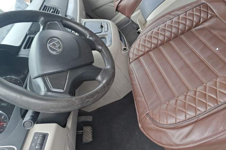 Used SAIC MAXUS G10 2014 2.0T Automatic Elite Edition Left Front Seat