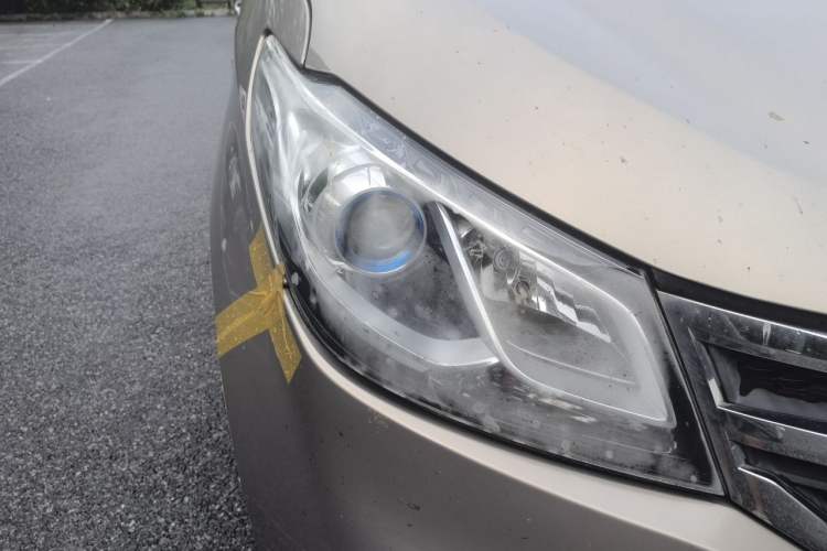 Used SAIC MAXUS G10 2014 2.0T Automatic Elite Edition Right Front Headlight