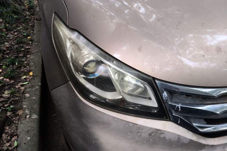 Used SAIC MAXUS G10 2014 2.0T Manual Elite Edition Right Front Headlight