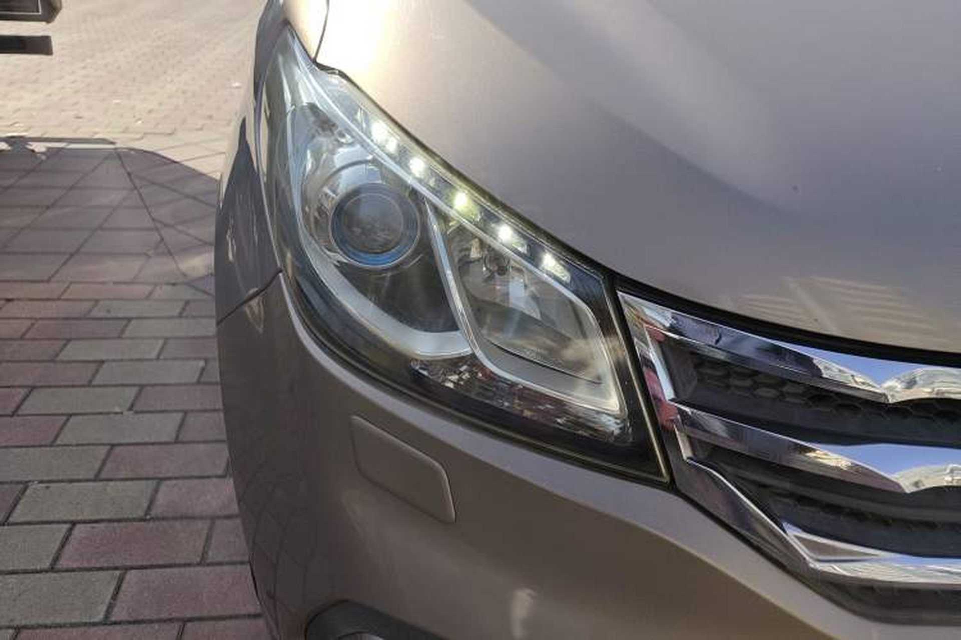 Used SAIC MAXUS G10 2014 2.0T Automatic Luxury Executive Edition Right Front Headlight