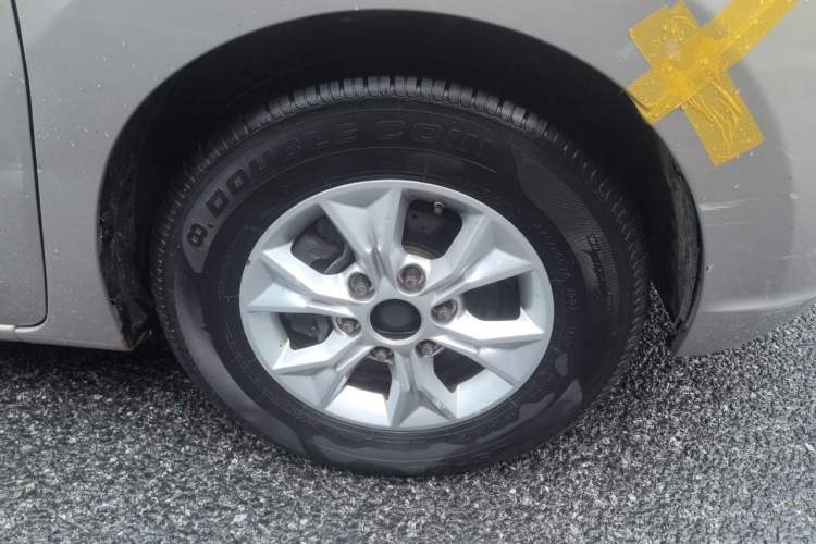 Used SAIC MAXUS G10 2014 2.0T Automatic Elite Edition Right Front Wheel Hub