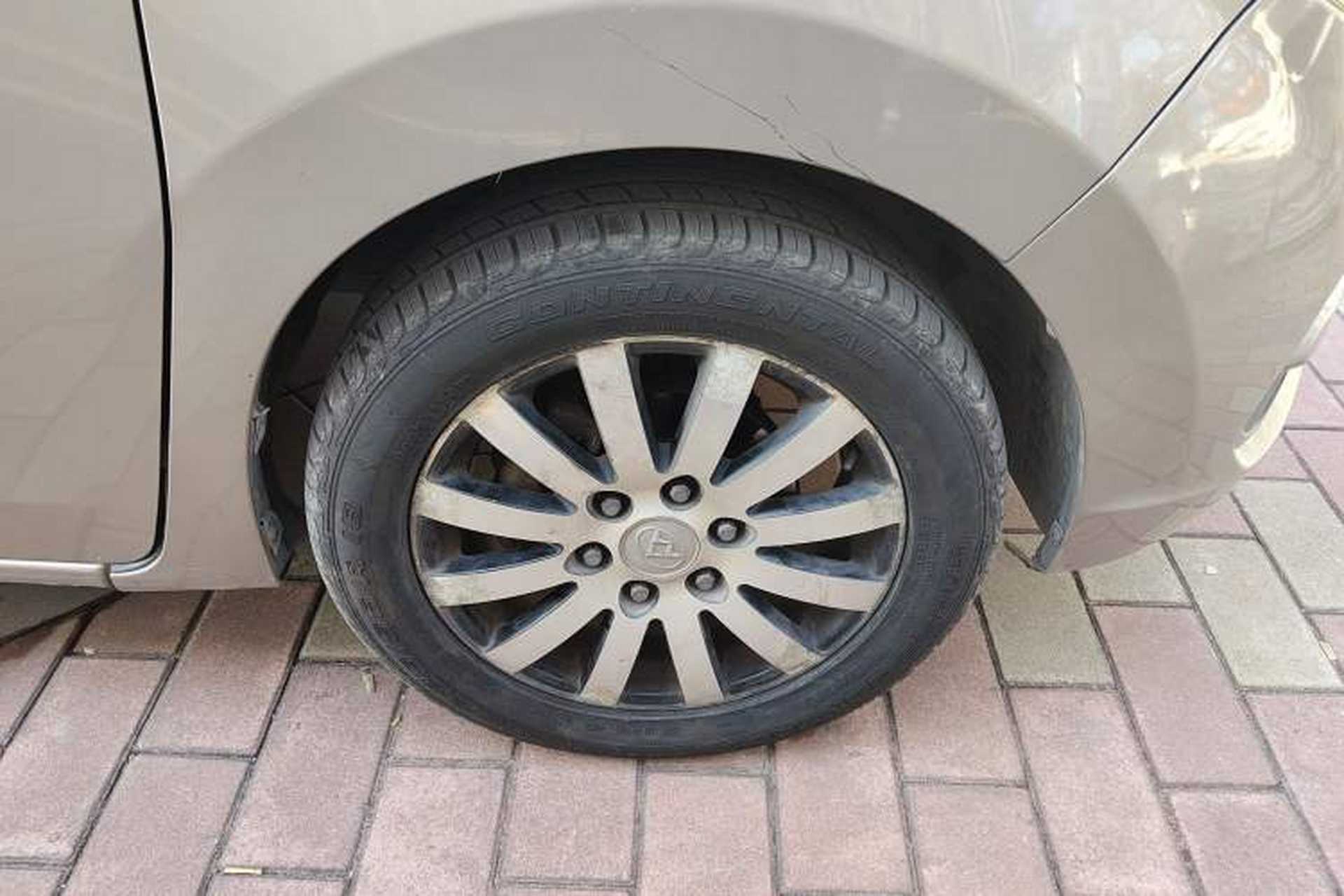 Used SAIC MAXUS G10 2014 2.0T Automatic Luxury Executive Edition Right Front Wheel Hub