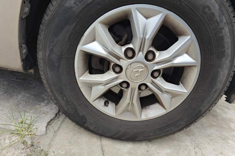 Used SAIC MAXUS G10 2014 2.0T Automatic Elite Edition Right Front Wheel Hub