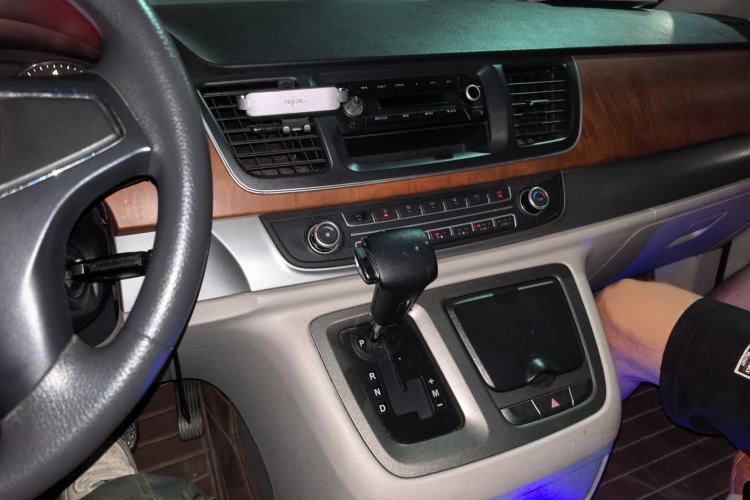 Used SAIC MAXUS G10 2015 2.0T Automatic Anniversary Edition Audio And AC Panel